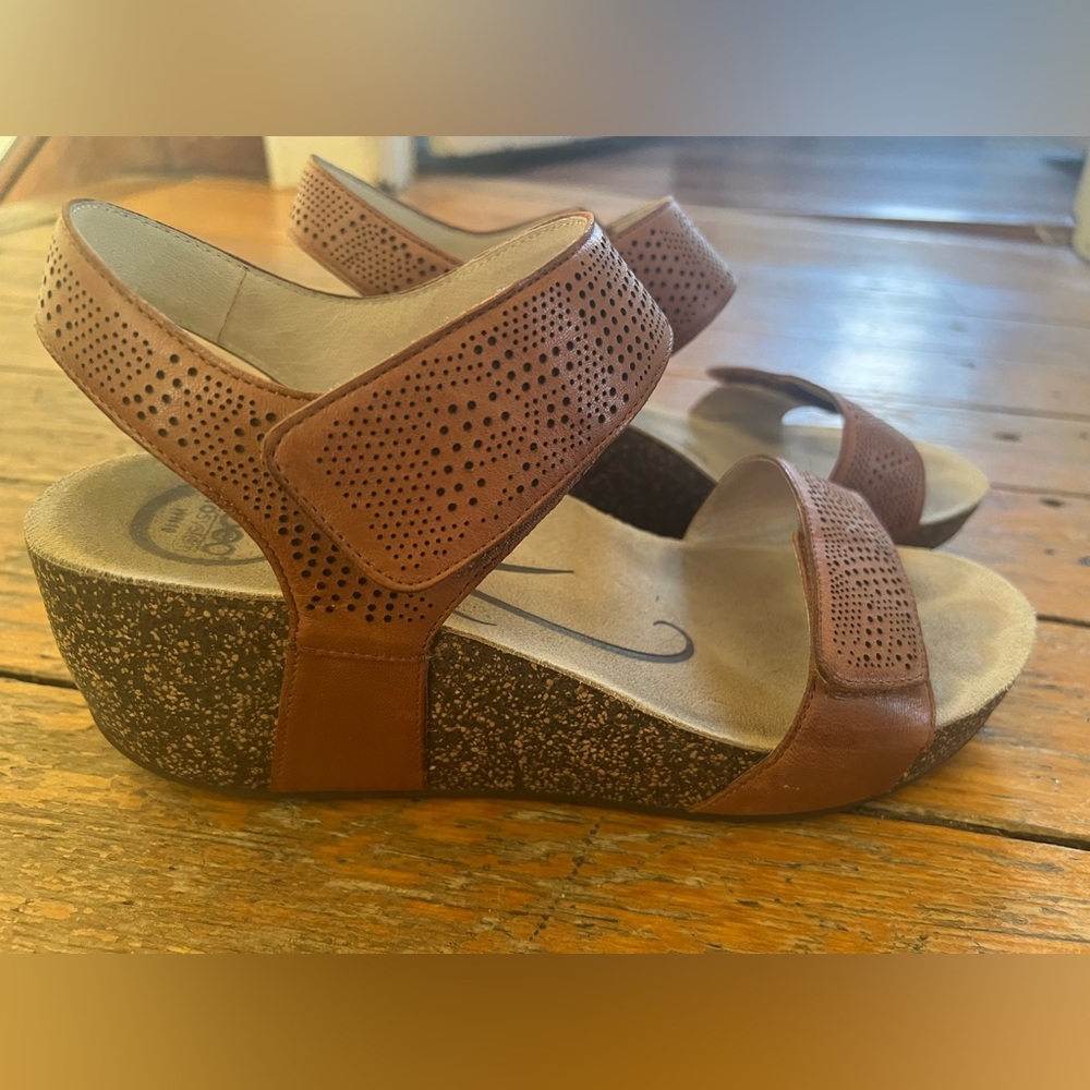 Abeo wedge, sandals. Velcro straps. Delicate pinhole detail. Size 10.